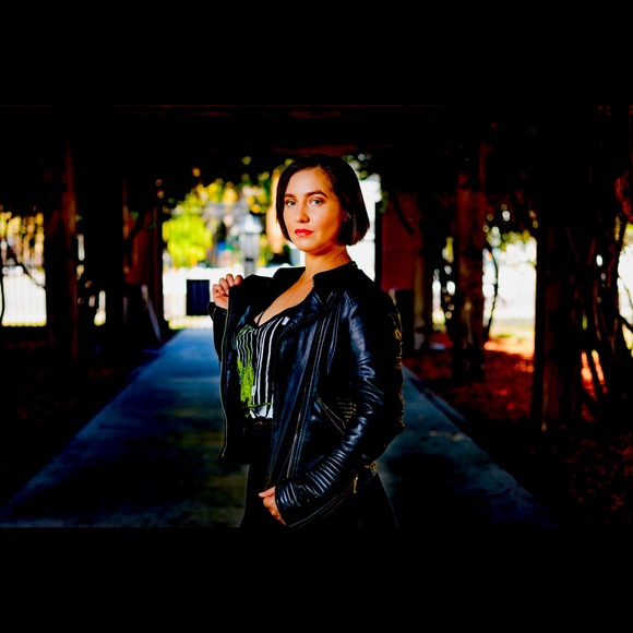 Meet your Posher, Iris - Picture 4 of 4